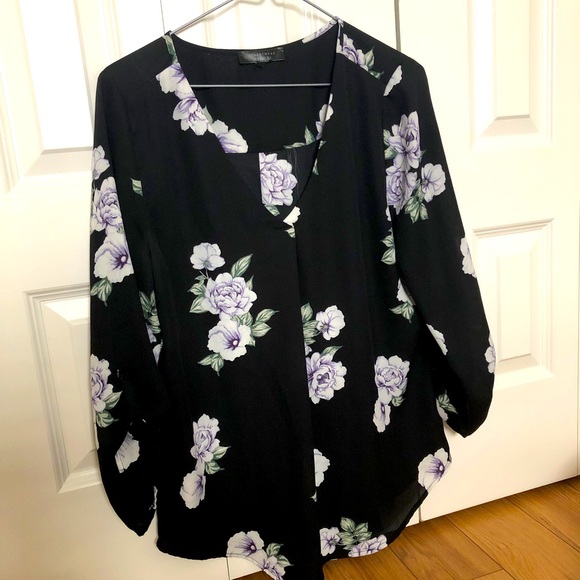 Women’s blouse - Picture 1 of 1